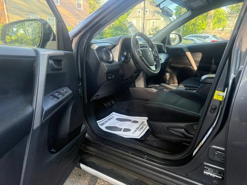 Used 2016 Toyota RAV4 LE AWD/4WD image 7