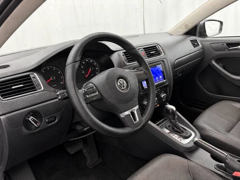 Used 2011 Volkswagen Jetta SE FWD image 11