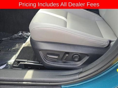 Used 2025 Toyota Camry SE w/ Convenience Package AWD/4WD image 13