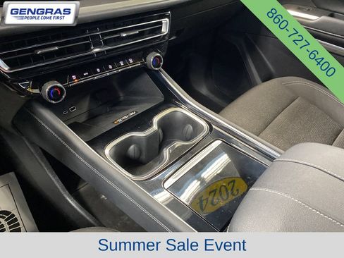 Used 2024 Chevrolet Traverse LT w/ Trailering Package AWD/4WD image 16