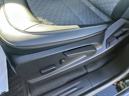 Used 2022 Chevrolet Colorado Z71 w/ Z71 Midnight Edition image 24