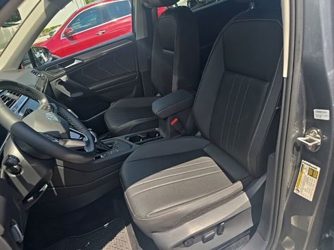 Used 2023 Volkswagen Tiguan SE FWD image 15