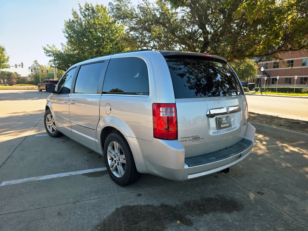 Used 2010 Dodge Grand Caravan SXT FWD image 16