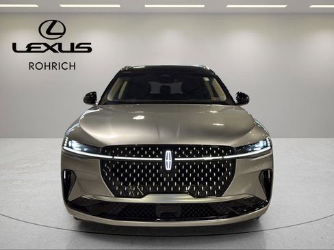 Used 2024 Lincoln Nautilus Reserve image 2