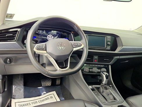 Used 2023 Volkswagen Jetta SE w/ Panoramic Sunroof Package FWD image 9