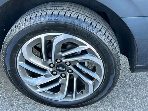 Used 2025 Lincoln Navigator Reserve image 7