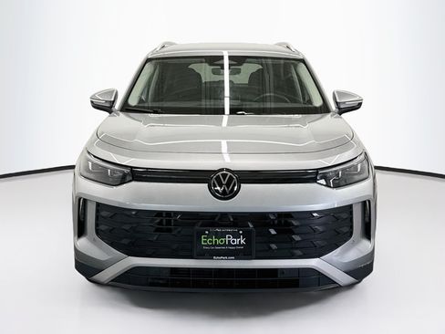 Used 2026 Volkswagen Tiguan SE FWD image 2
