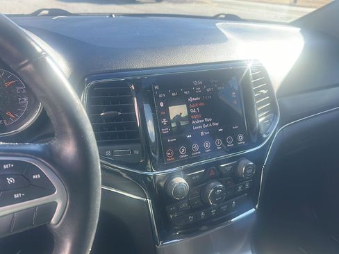 Used 2020 Jeep Grand Cherokee Limited image 16