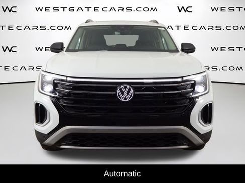 Used 2025 Volkswagen Atlas Peak Edition SE image 2