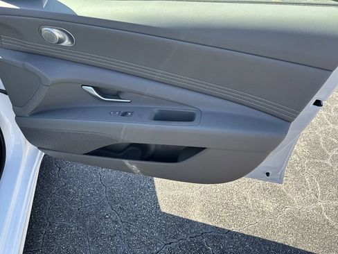 New 2025 Hyundai Elantra SEL FWD image 14