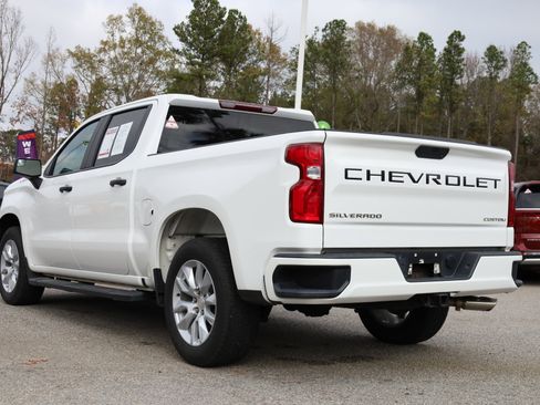 Used 2021 Chevrolet Silverado 1500 Custom image 3