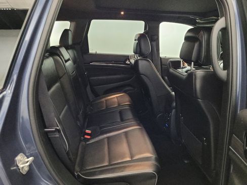 Used 2019 Jeep Grand Cherokee Overland AWD/4WD image 19