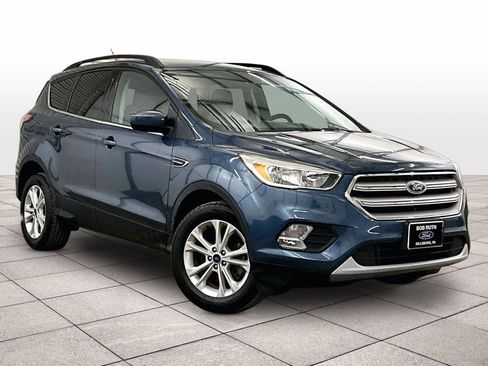 Used 2018 Ford Escape SE image 2