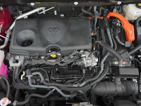 Used 2024 Toyota Venza XLE AWD/4WD image 9