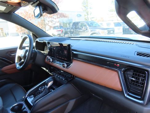 Used 2023 GMC Canyon AT4 w/ AT4 Premium Package image 16