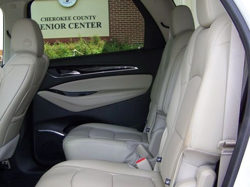 Used 2021 Buick Enclave Essence FWD image 9