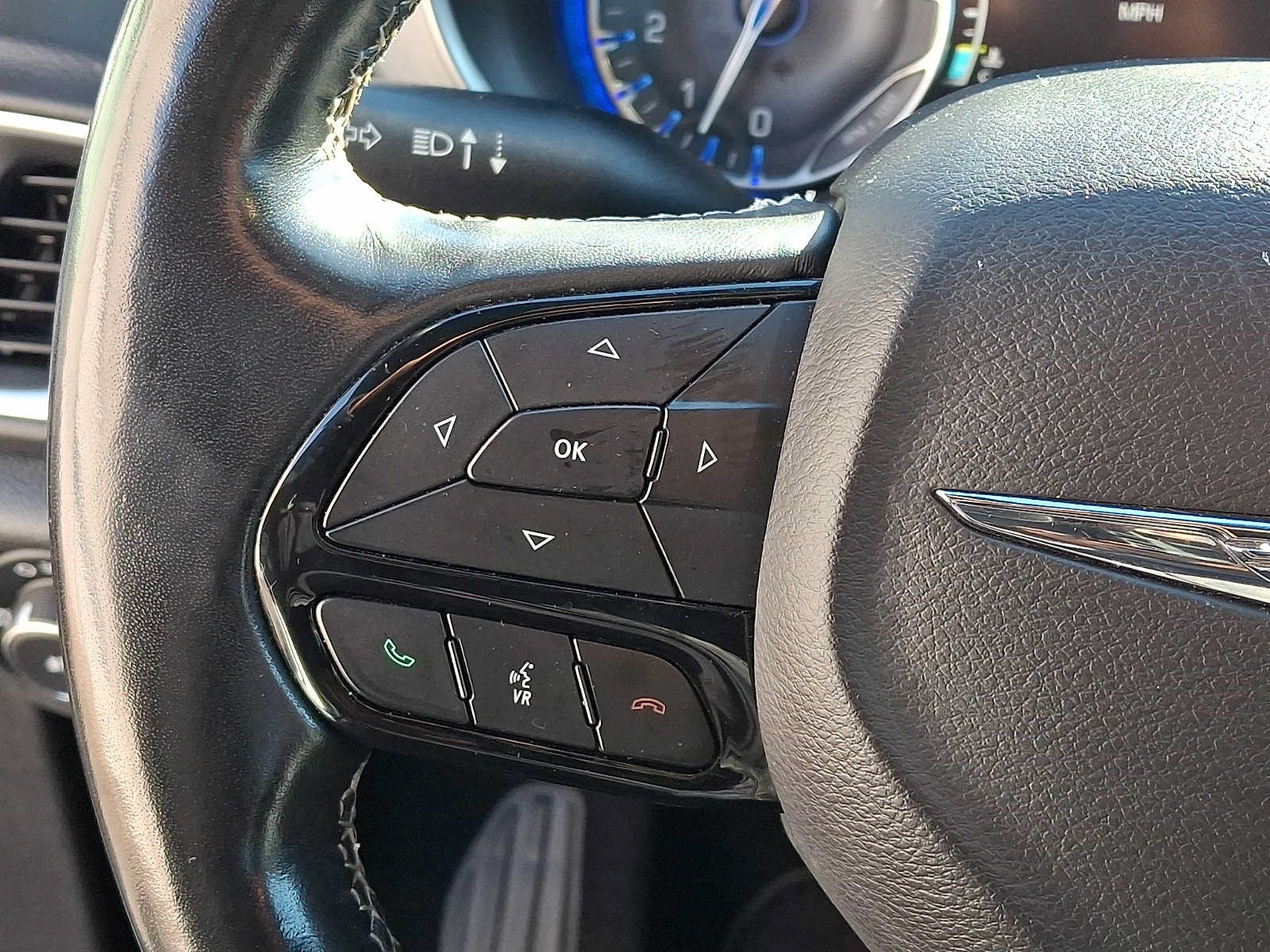 Used 2019 Chrysler Pacifica Touring-L FWD image 24