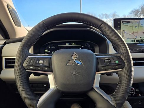 New 2026 Mitsubishi Outlander SE image 30