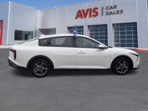 Used 2025 Kia K4 LXS image 5