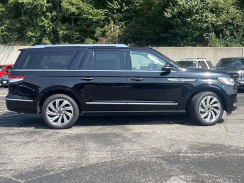 Used 2022 Lincoln Navigator L Reserve AWD/4WD image 2