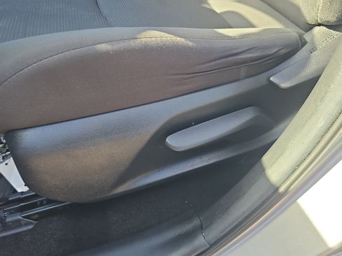 Used 2019 Toyota RAV4 LE FWD image 19