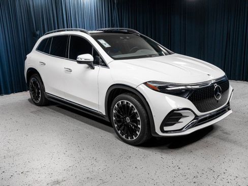New 2026 Mercedes-Benz EQS 400 4MATIC SUV image 3