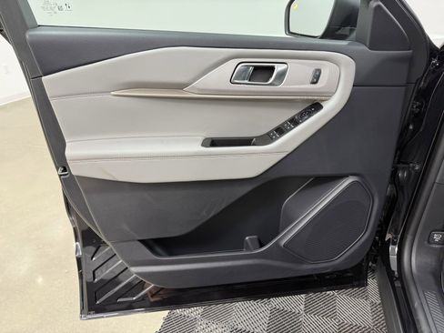 New 2025 Ford Explorer Active w/ Active Comfort Package image 8