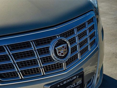 Used 2013 Cadillac XTS Luxury w/ Driver Awareness Package image 10