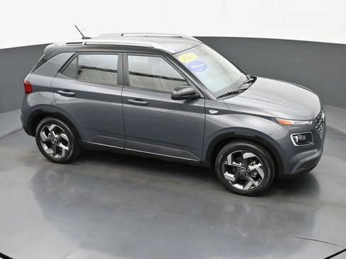 Certified 2023 Hyundai Venue Limited w/ Cargo Package image 32