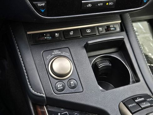 Used 2016 Lexus ES 300h w/ Luxury Package w/Wood Trim image 20