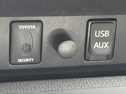 Used 2015 Toyota Tundra Platinum image 18