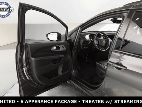 Used 2020 Chrysler Pacifica Limited w/ S Appearance Package image 21