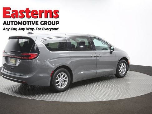 Used 2023 Chrysler Pacifica Touring-L FWD image 42