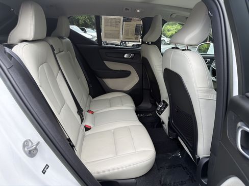 Used 2023 Volvo XC40 B5 Plus w/ Climate Package AWD/4WD image 33