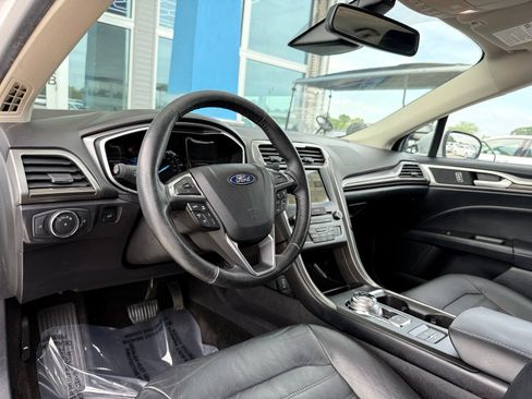 Used 2018 Ford Fusion SE w/ Equipment Group 602A FWD image 14