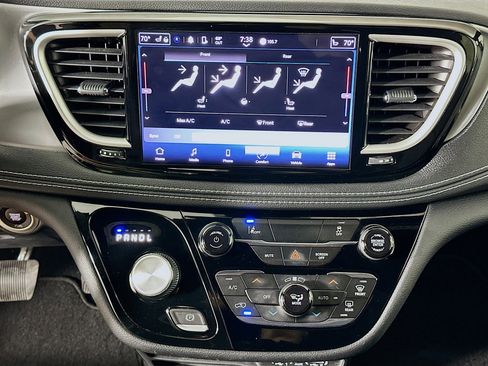 Used 2022 Chrysler Pacifica Touring-L w/ S Appearance Package image 23