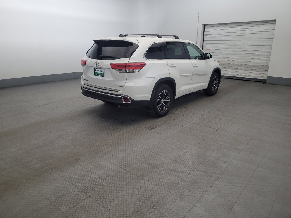 Used 2018 Toyota Highlander LE w/ Protection Package #3 AWD/4WD image 9