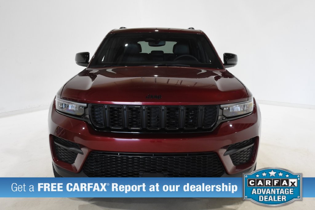 Used 2023 Jeep Grand Cherokee Altitude AWD/4WD image 2