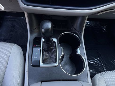 Used 2018 Toyota Highlander LE image 29