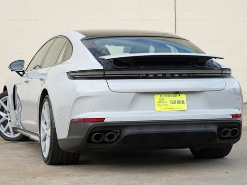 Used 2025 Porsche Panamera image 6