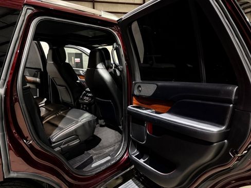 Used 2019 Lincoln Navigator Select w/ Technology Package RWD image 21