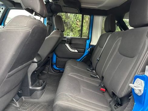 Used 2016 Jeep Wrangler Unlimited Sahara AWD/4WD image 8