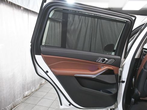 Used 2026 BMW X7 xDrive40i AWD/4WD image 11
