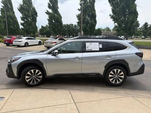 Used 2025 Subaru Outback Touring AWD/4WD image 4