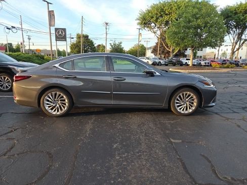 Used 2023 Lexus ES 300h Ultra Luxury w/ Accessory Package (Z2) FWD image 2
