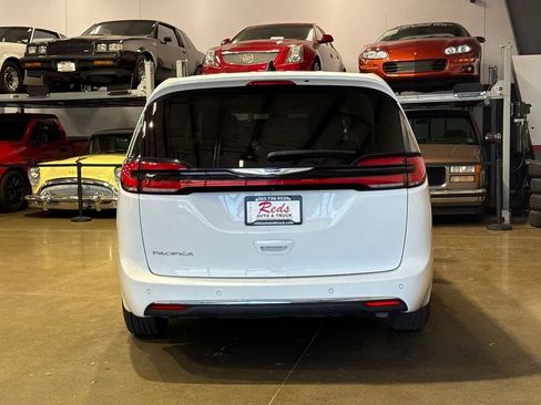 Used 2023 Chrysler Pacifica Touring-L FWD image 22
