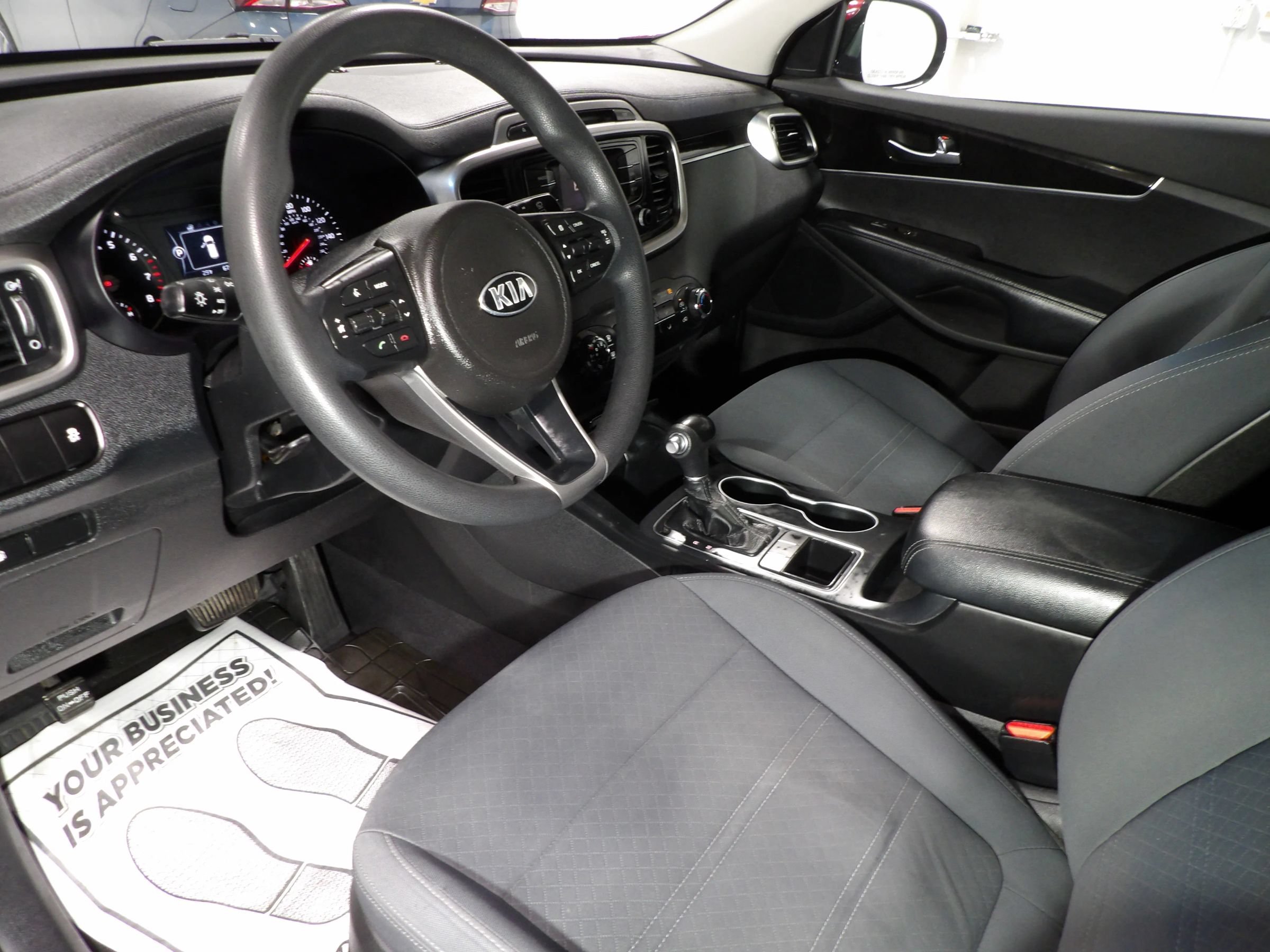 Used 2017 Kia Sorento FWD image 10