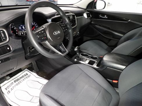 Used 2017 Kia Sorento FWD image 10