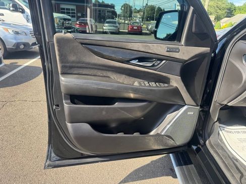 Used 2018 Cadillac Escalade Platinum AWD/4WD image 31