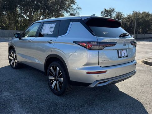 New 2026 Mitsubishi Outlander SE AWD/4WD image 5